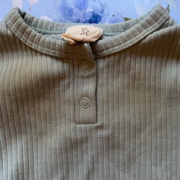 Brand new without tags Baby Dren knotted gown - Picture 3 of 4